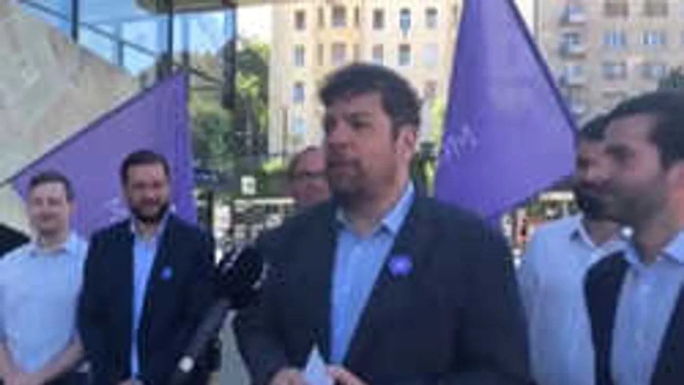 A Momentum visszatérne a kommunizmusba