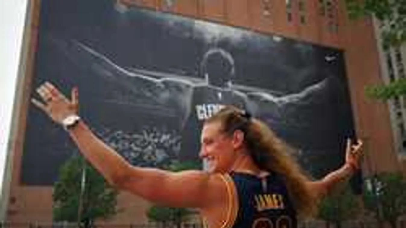 Ezt látni kell, így fest Hosszú Katinka első tetoválása