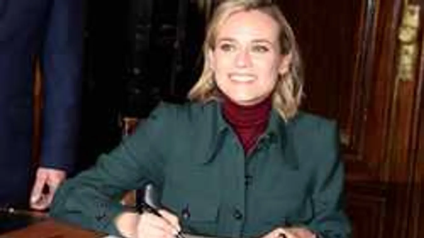 Micsoda mellek: Kiszivárgott a színésznő forró szexjelenete