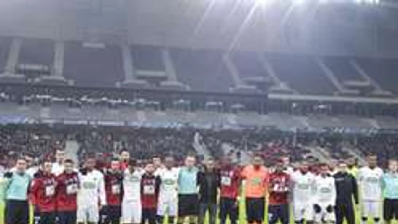 Brutális, a fél bolygót meg kellett kerülnie egy focicsapatnak