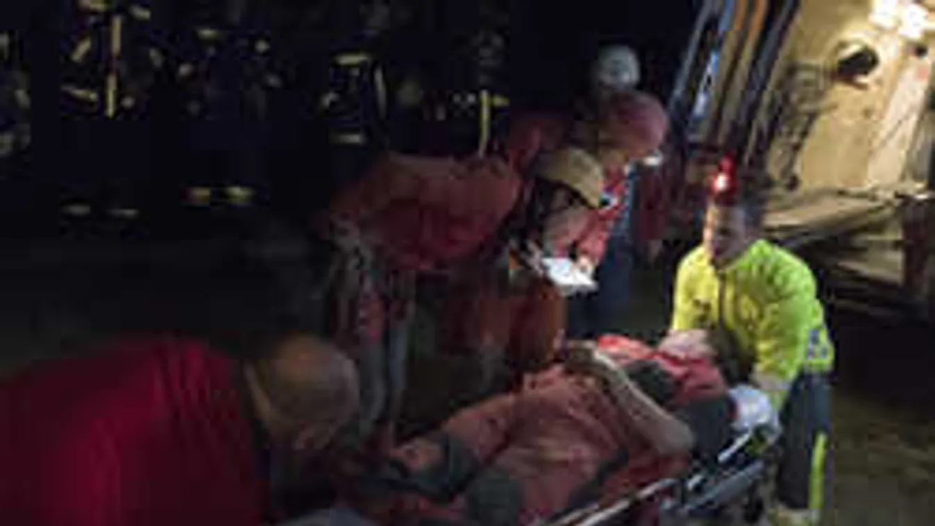 Amerikai állampolgár szorult a rózsadomb alatti szűk barlangjáratba