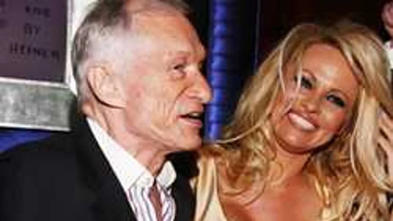 Babaolaj-orgia a Playboy villában: Pamela Anderson mindent kipakolt