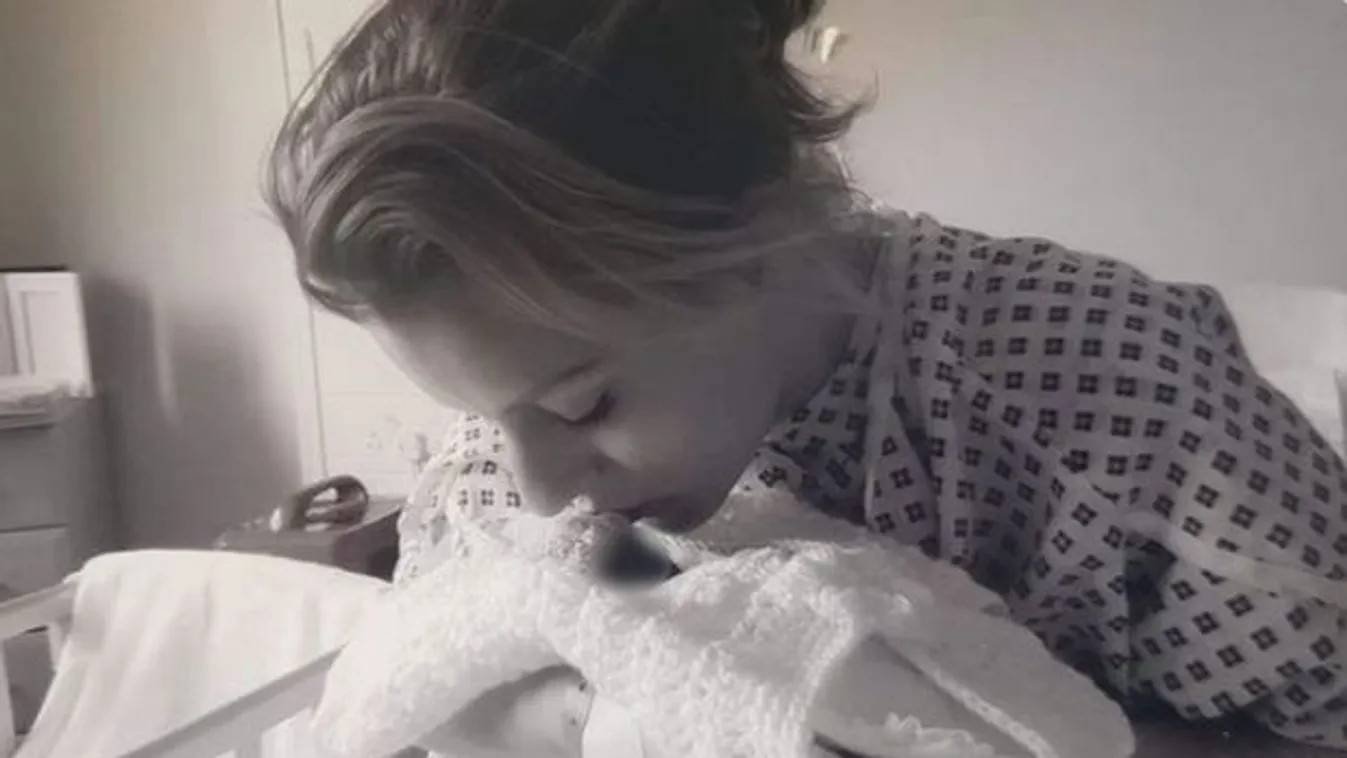 Felfoghatatlan fájdalom: halott kislánya ruháit árulja az anya, hogy sírkövet tudjon venni belőle