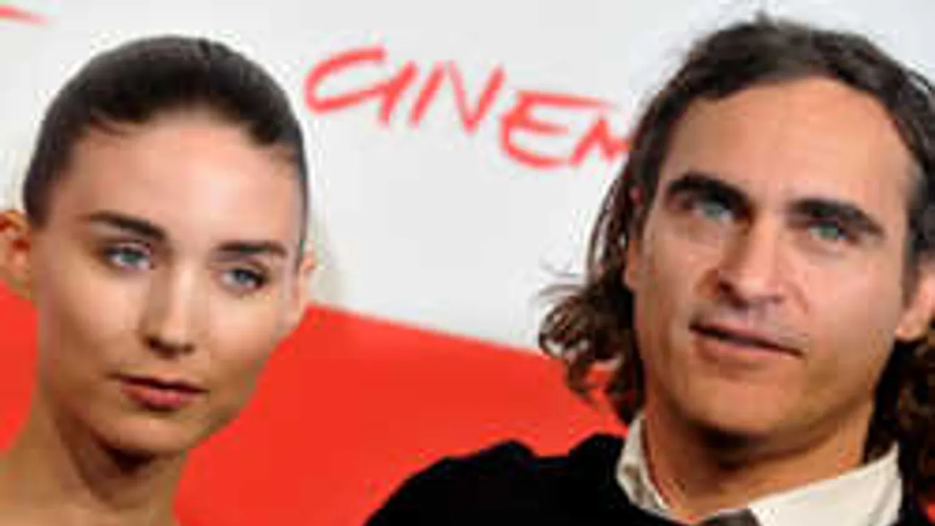 Bizarr fotók jelentek meg a sztárpárról: így jelentek meg a nyilvánosság előtt