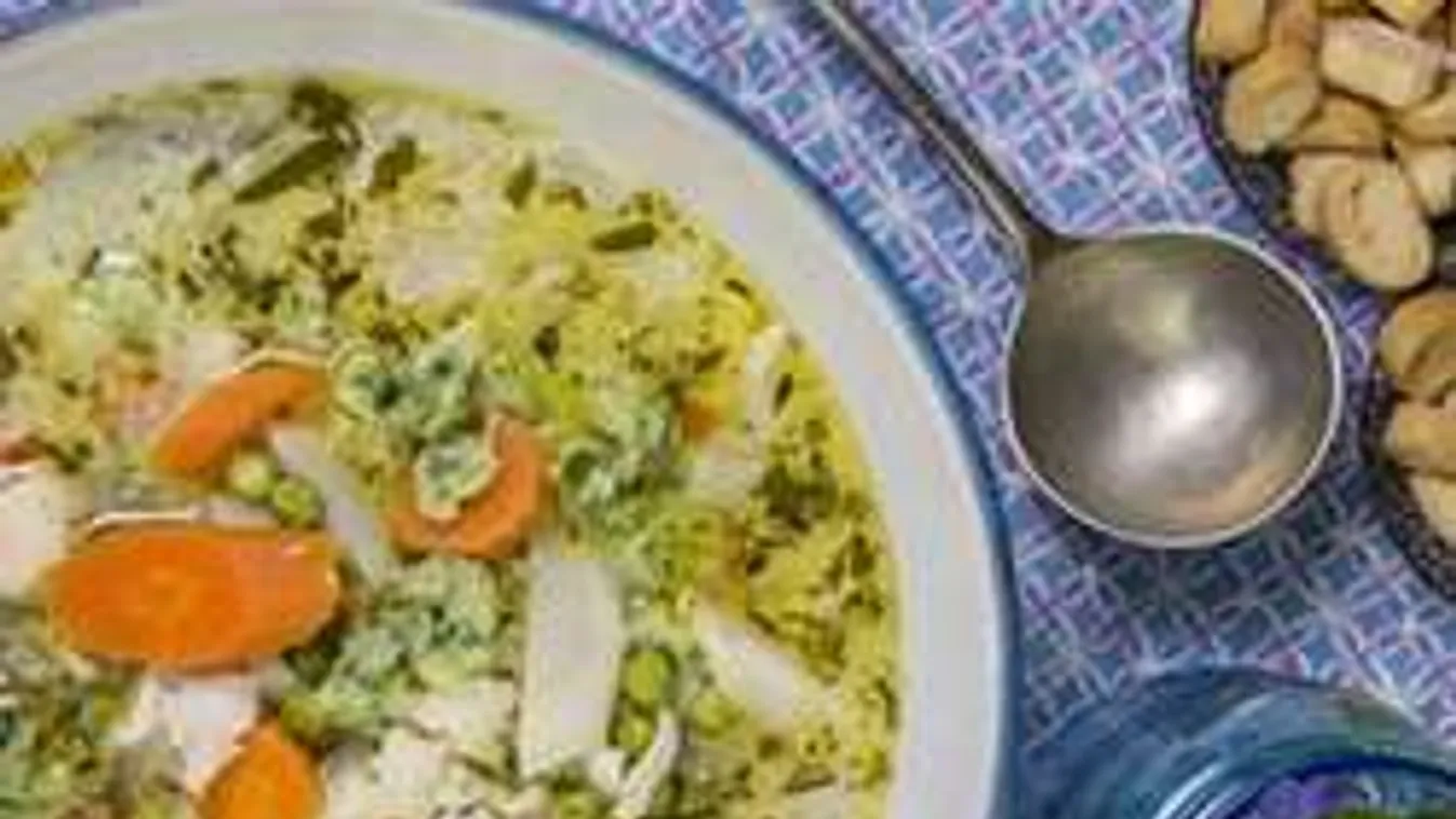 Itt a legújabb diétás őrület: forró leves reggelire!