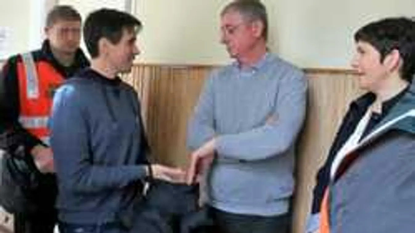 Az ellenzék támogassa a "lex Czeglédyt"!