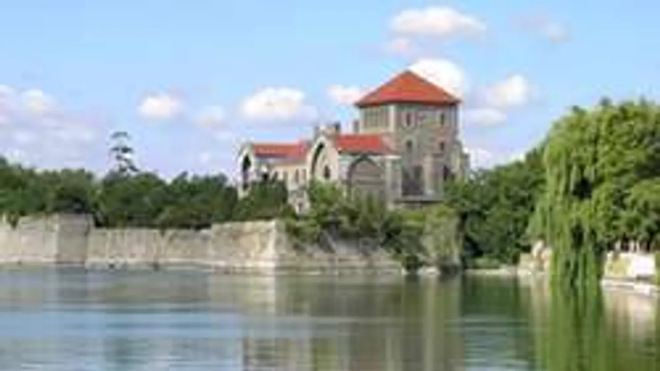 Emberölés miatt nyomoznak a tatai tóba fulladt kisfiú ügyében