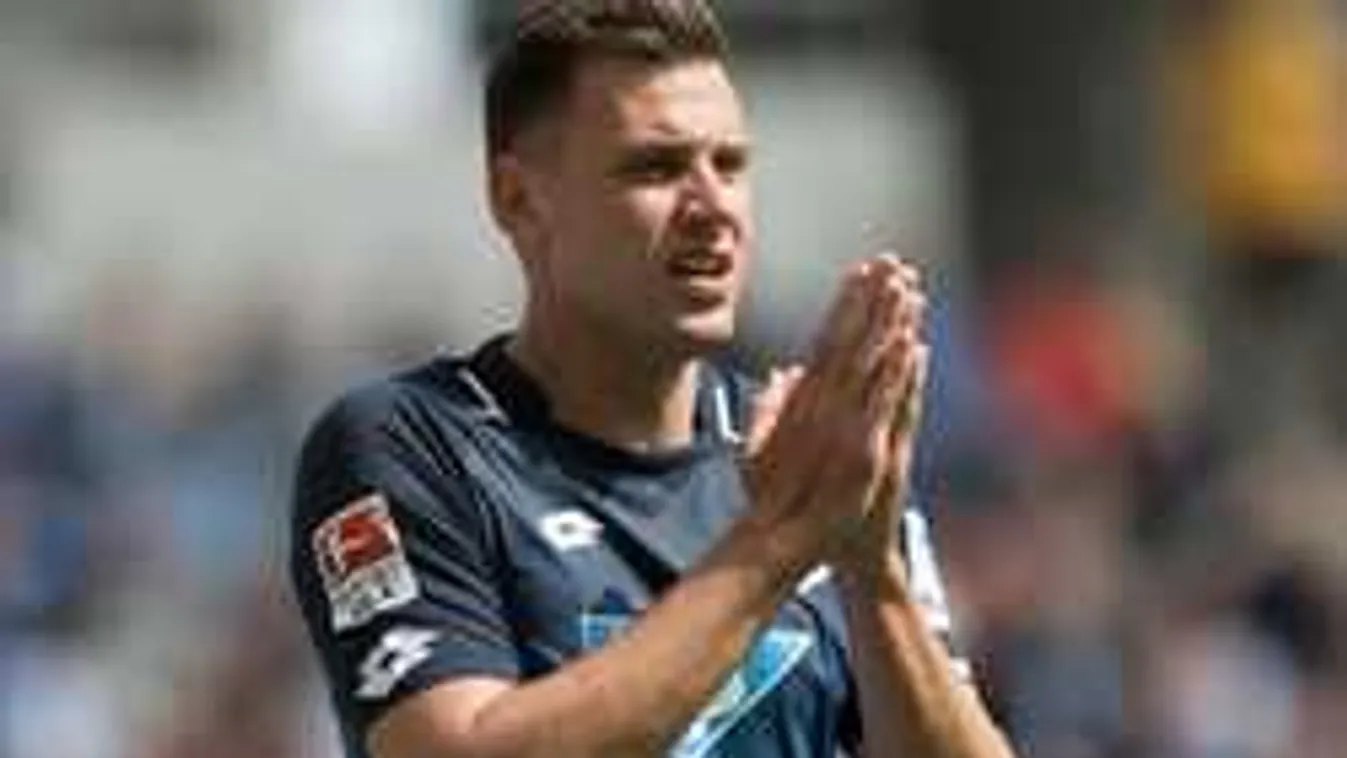 Szalait pizsamában zaklatja az edzője