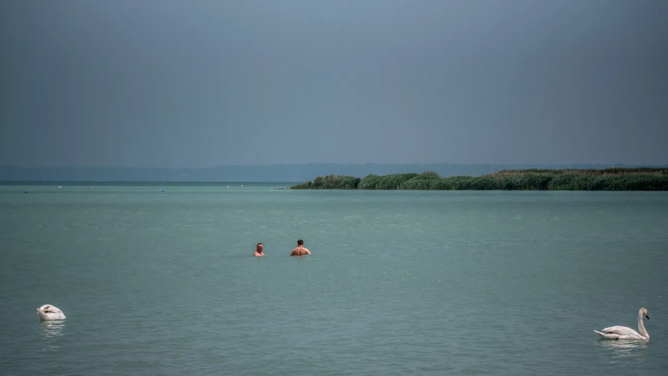Balatonba fulladt testvérpár: sokan a szülőket hibáztatják