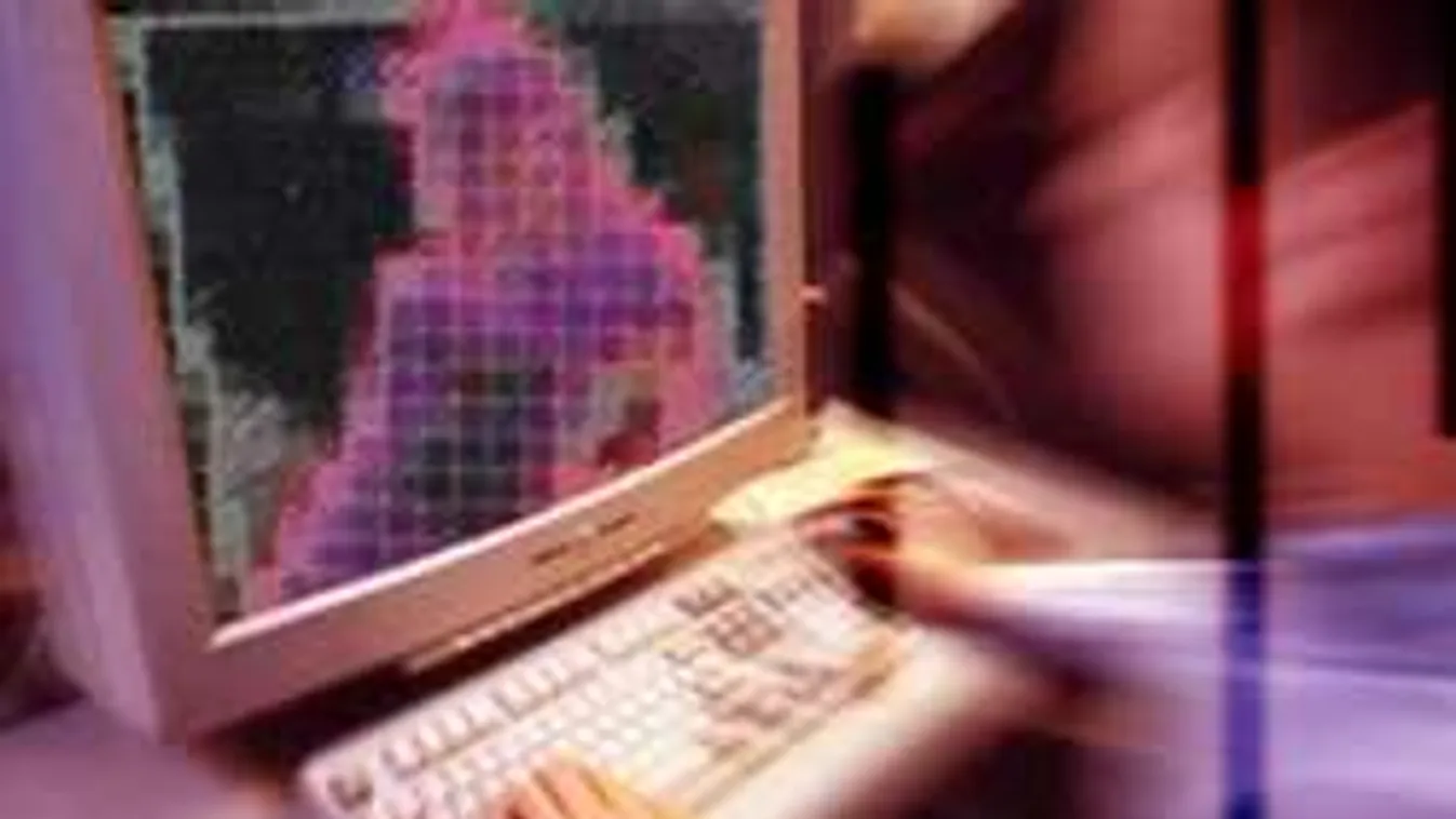 Kamuszerelemmel verik át az internetező magyar nőket!