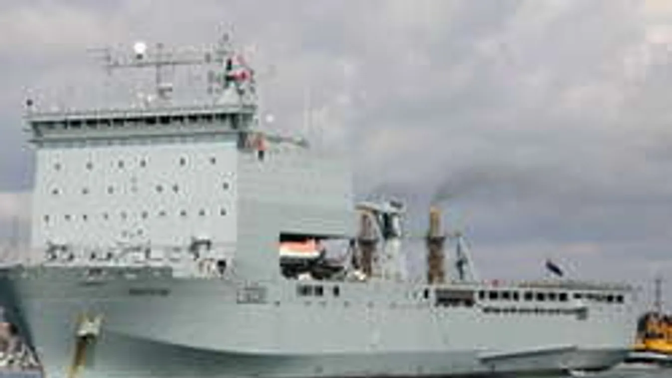 Anglia hadihajókkal várja a migránsokat