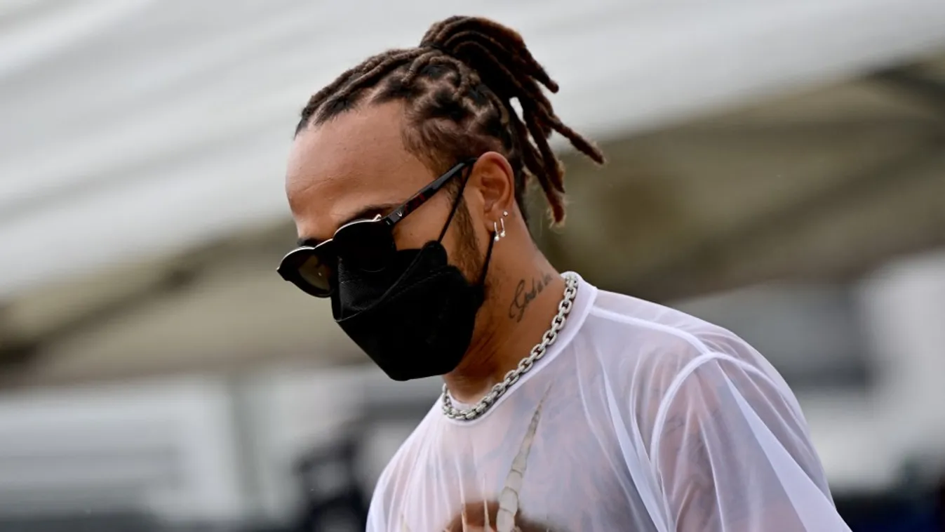 Lewis Hamilton egyelőre nem a versenyautóban, hanem civilben villant nagyokat