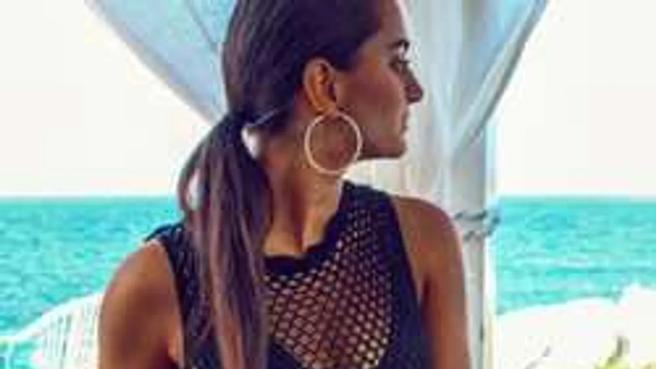 Õrült szexi nyári trend: Így villantanak nagyibugyit az utcán a nők