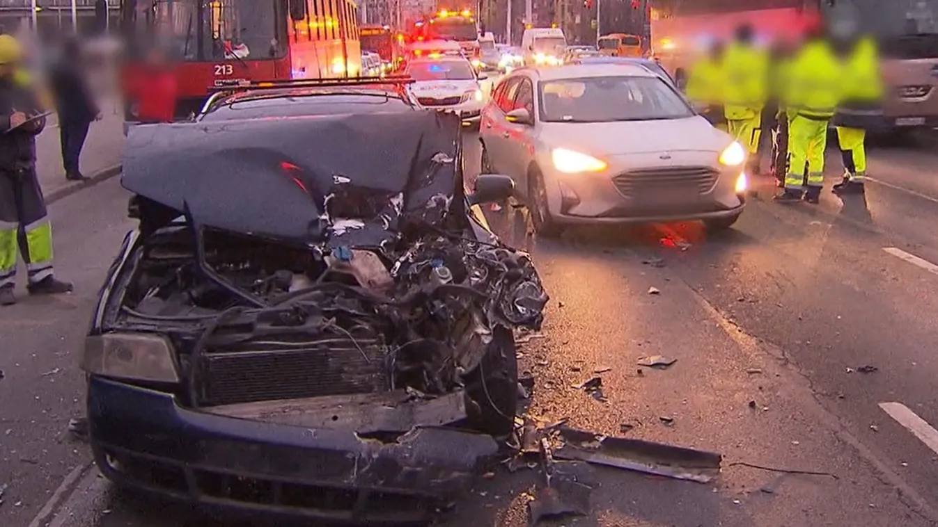 Káosz a Hungária körúton: futva menekült a sofőr a helyszínről – videó