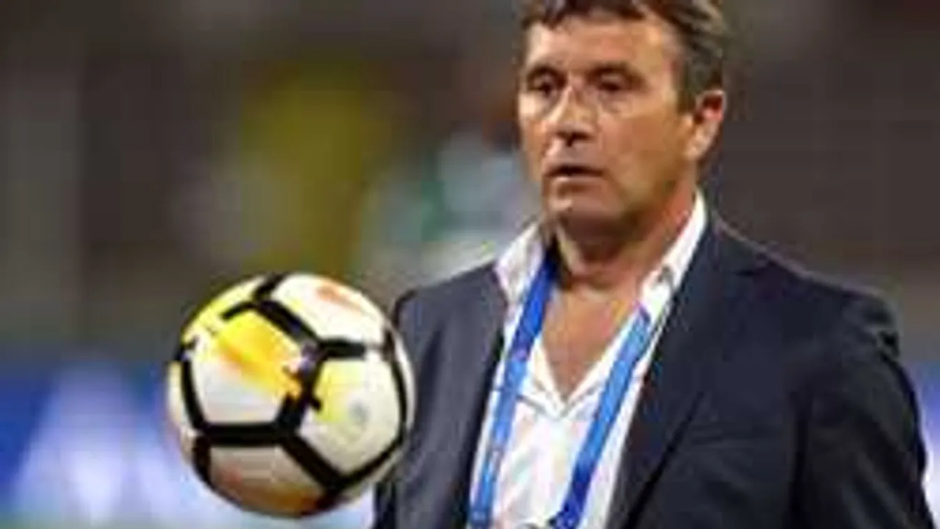 Dráma a focistadionban, mentő vitte el a Fradi bajnokát