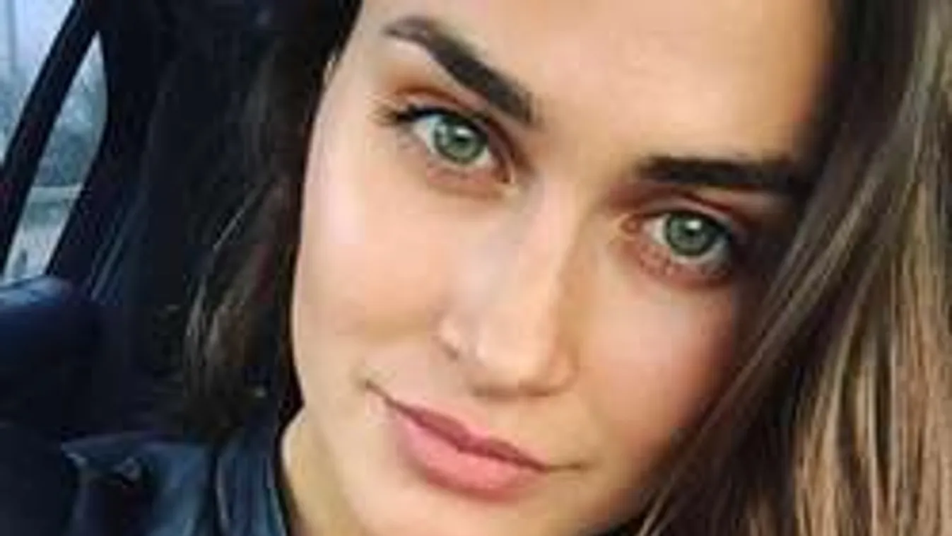 Jakabos forrónadrágban villantotta meg hosszú combjait