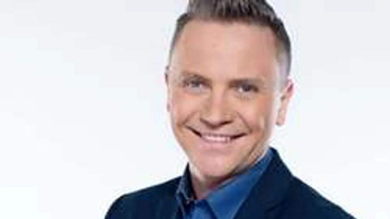 Összesúgnak Gönczi Gábor háta mögött a kollégái