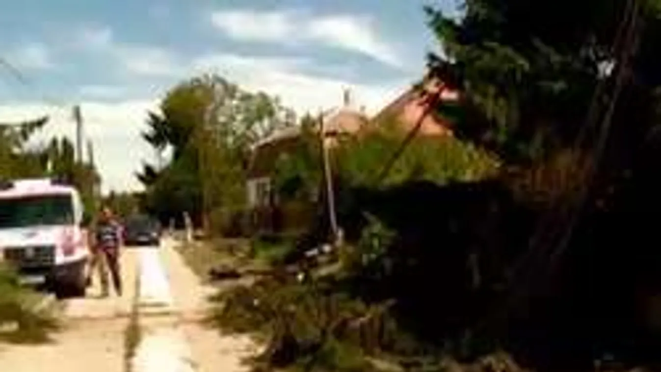 300 házat tett tönkre a vihar 20 perc alatt Neszmélyen