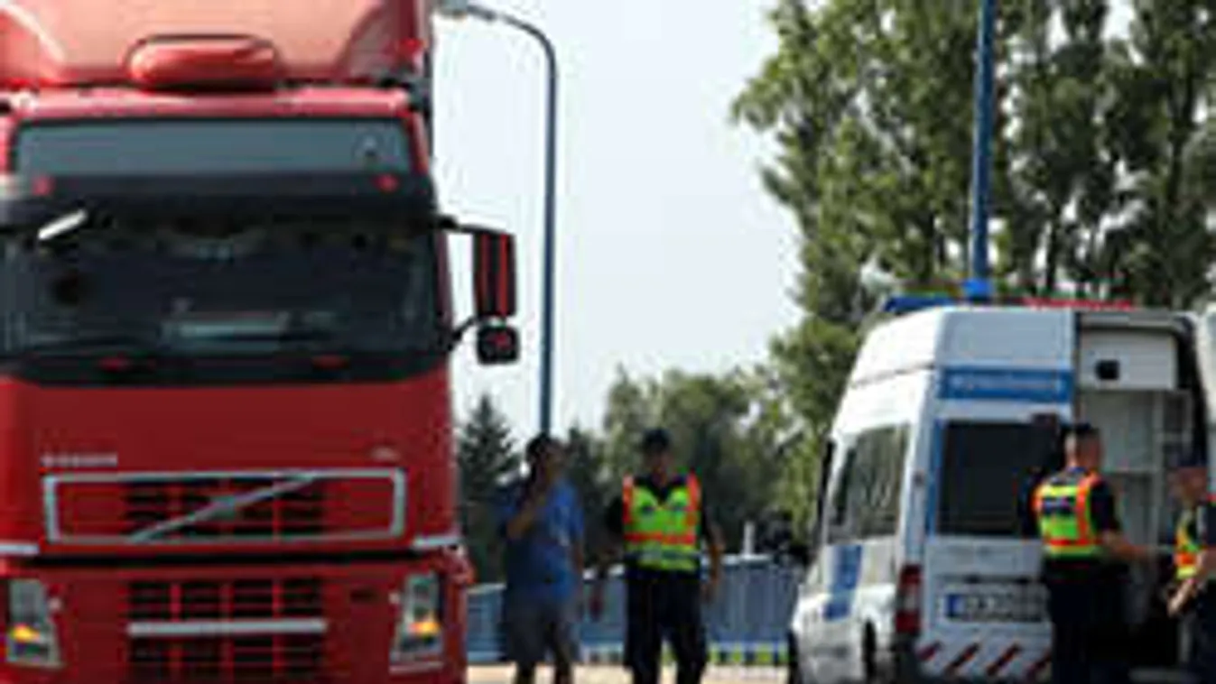 Hihetetlen összegeket szedtek össze a korrupt vámosok és határőrök!