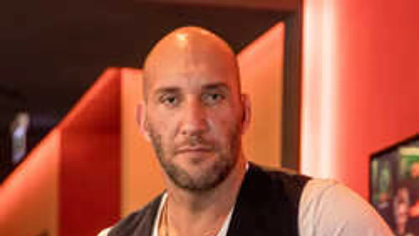 Ez durva: Ázsiai pasi molesztálta Berki Krisztiánt