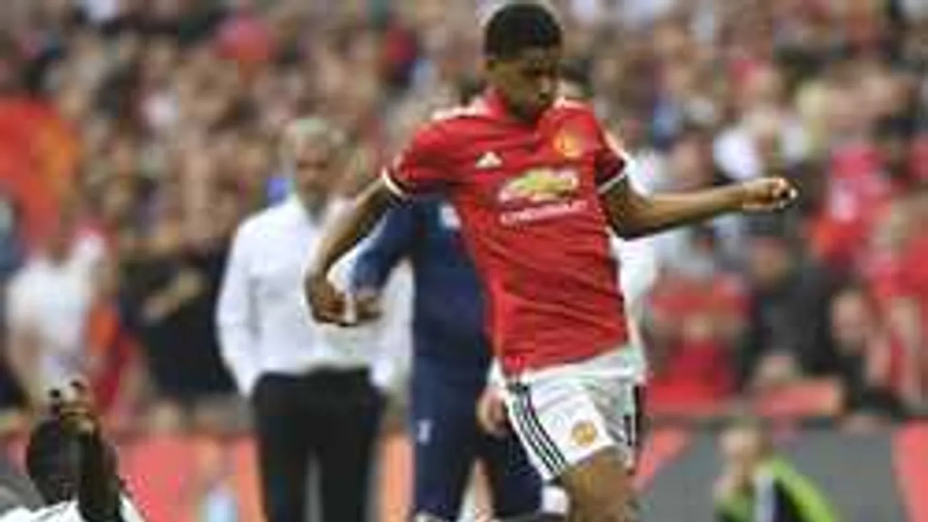 Titkos szerető, a tévésztár húgával látták a sztárfocistát