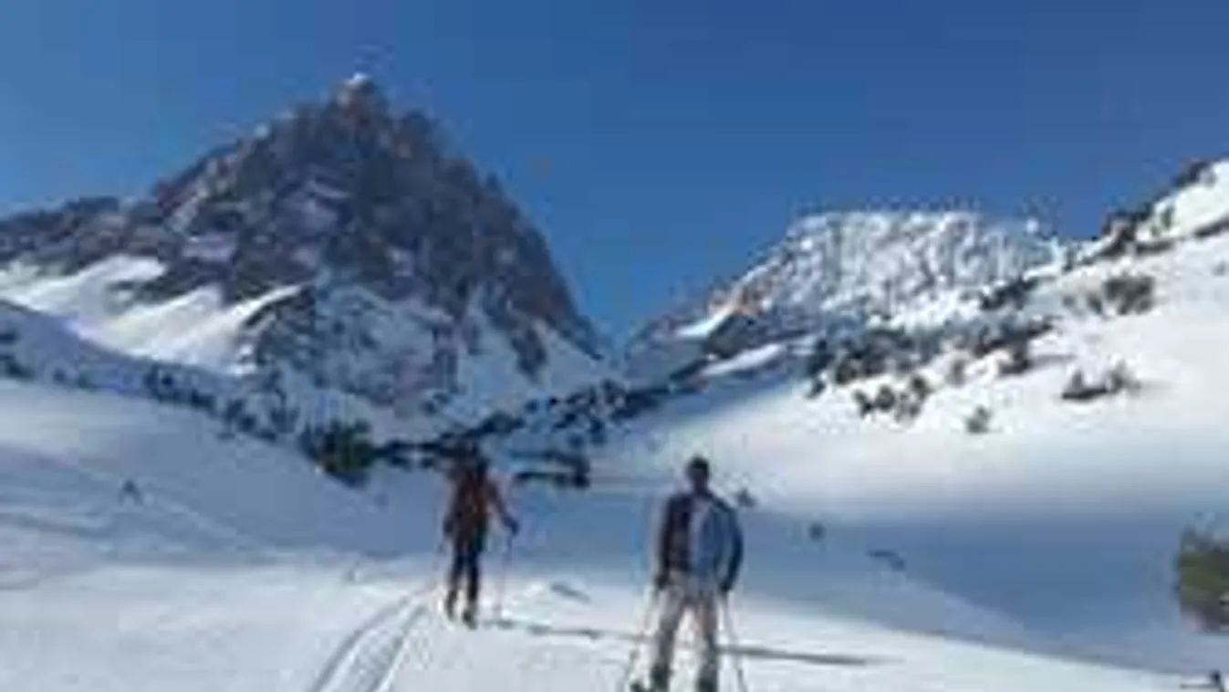 Vérfagyasztó baleset: száguldó autóra zuhant a magyar nő a liftből