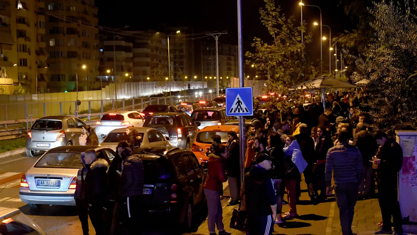 Un puissant séisme de magnitude 6,4 frappe l'Albanie, un immeuble effondré