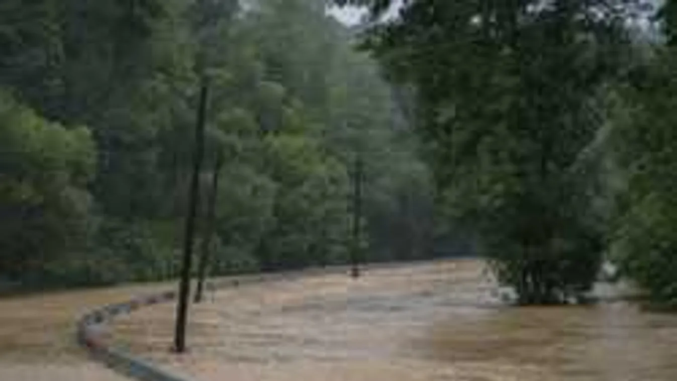 Teljes a készültség az országban: mindent eláraszthatnak a folyók