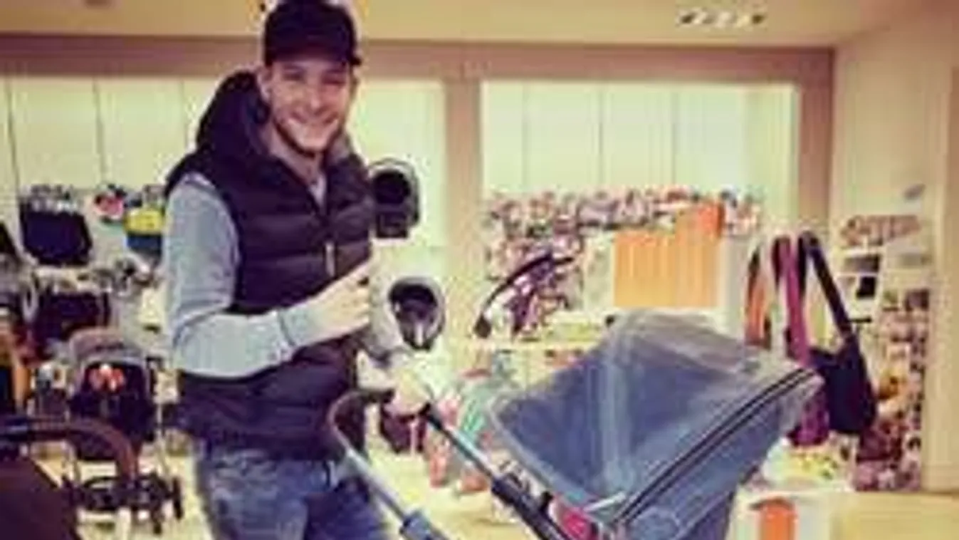 Luxusbabakocsija miatt támadják a magyar sztárpárt