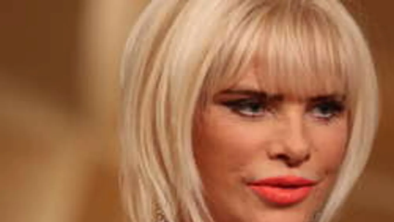 Nagy a baj? Csomót érez a mellében Cicciolina!