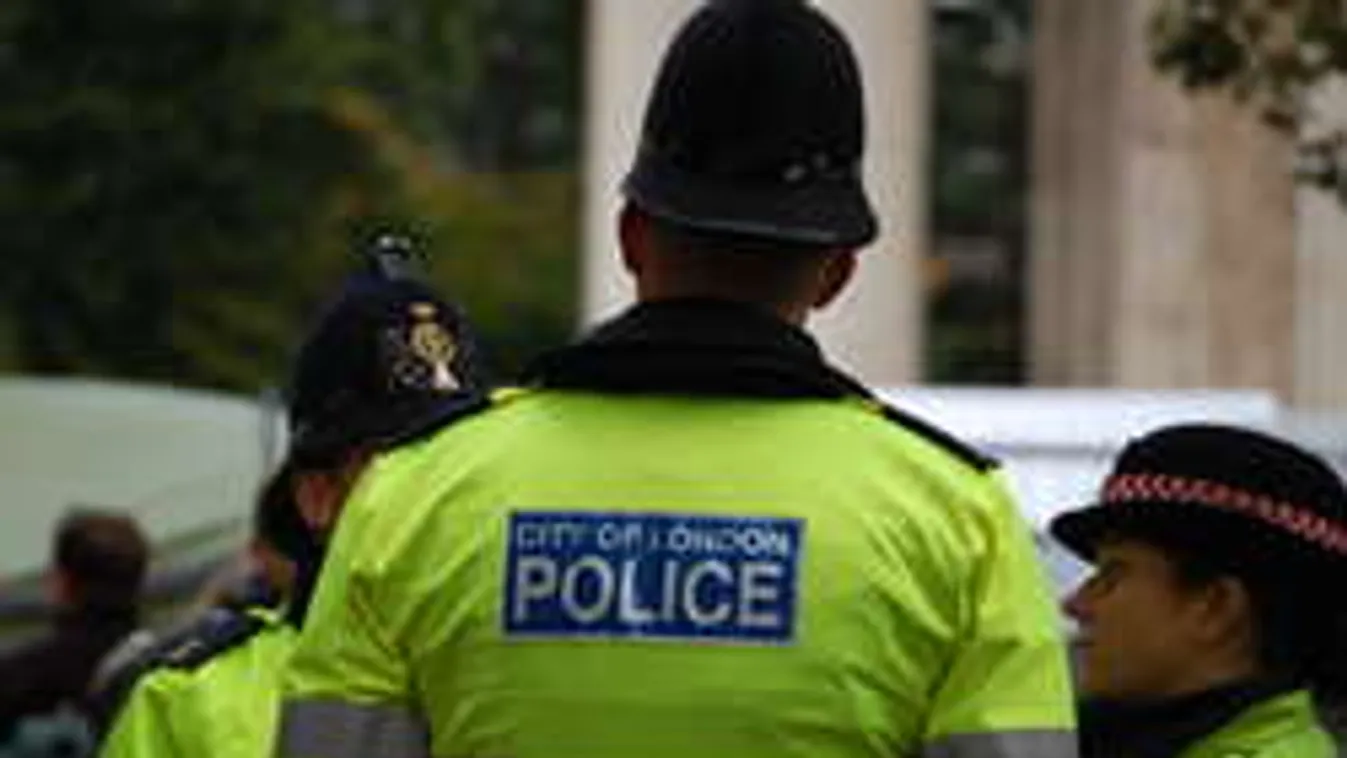 Durvul a pedofilbotrány, rászálltak a fociklubokra