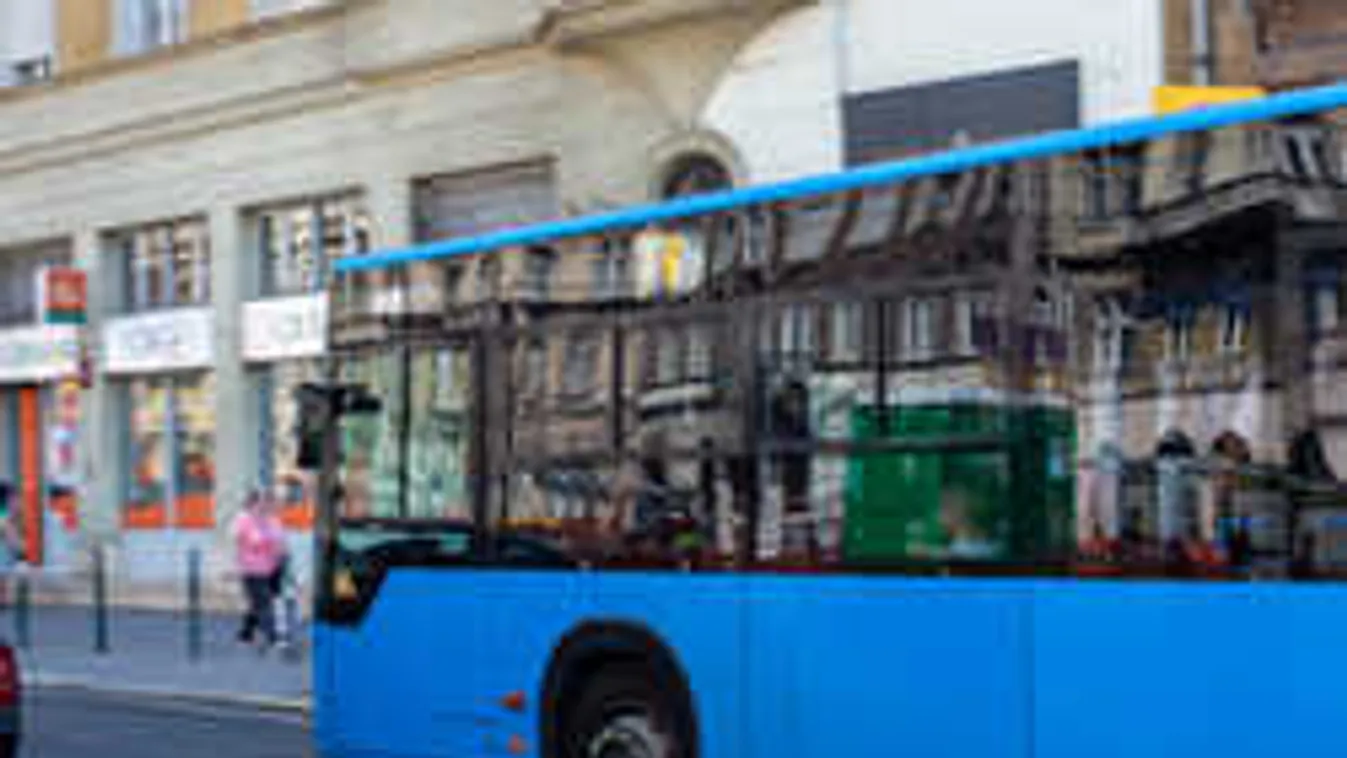 Gusztustalan jelenetet videóztak a 161-es buszon
