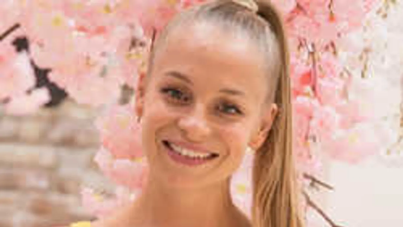 Fehérneműben fotózták le Iszak Esztert: ott a melle!