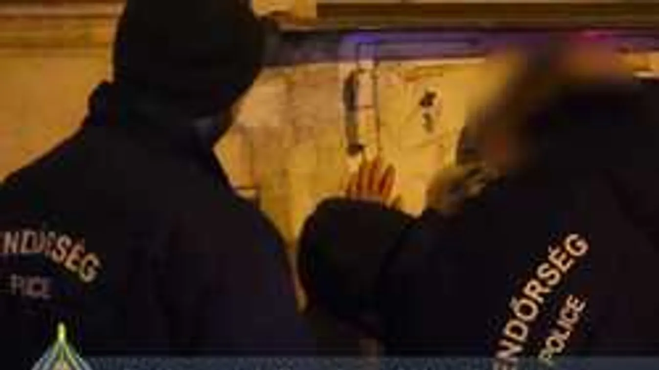 Rendőrök lepték el éjjel Budapest belvárosát, ezért razziáztak