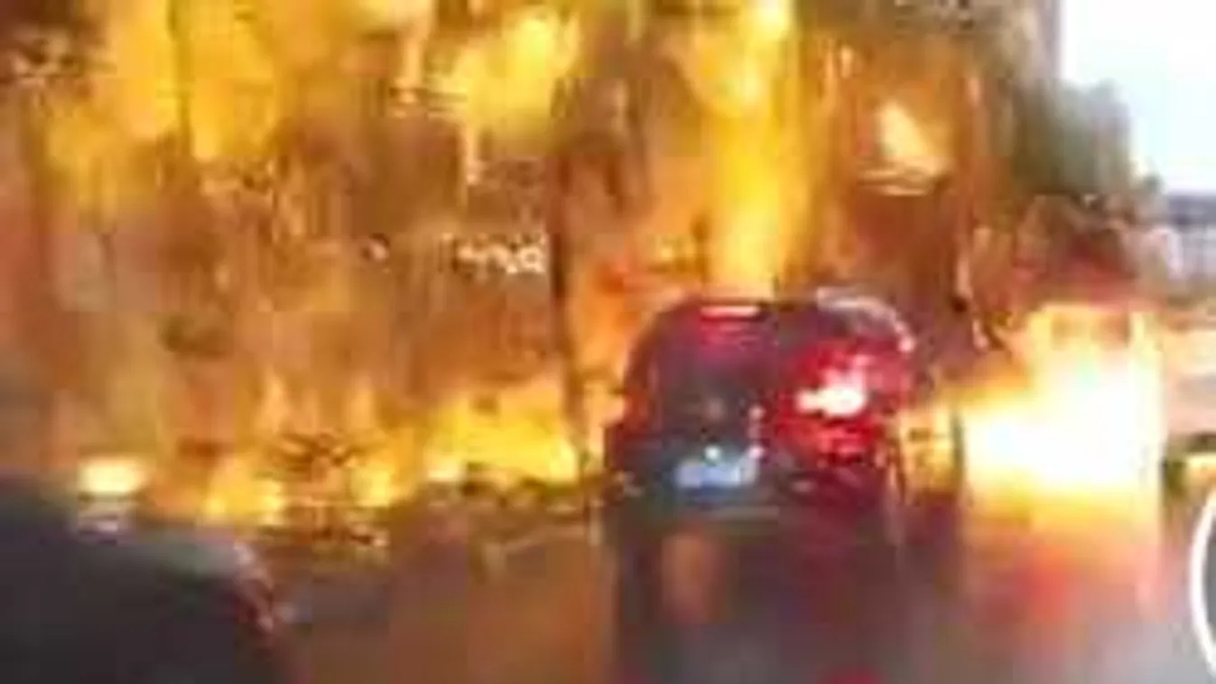 Hatalmas robbanás rázta meg a forgalmas autóutat! - Videó