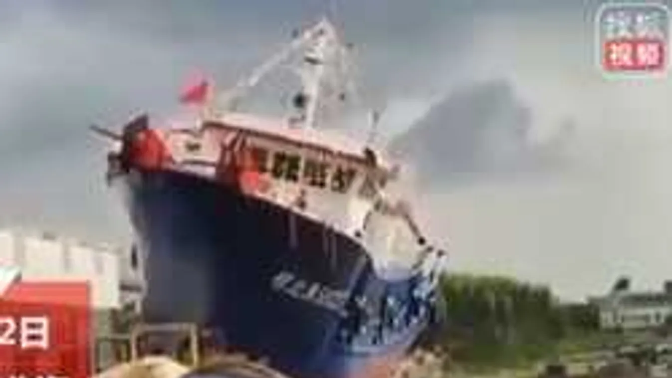 Így tört ripityára a frissen átadott méretes hajó! - videó