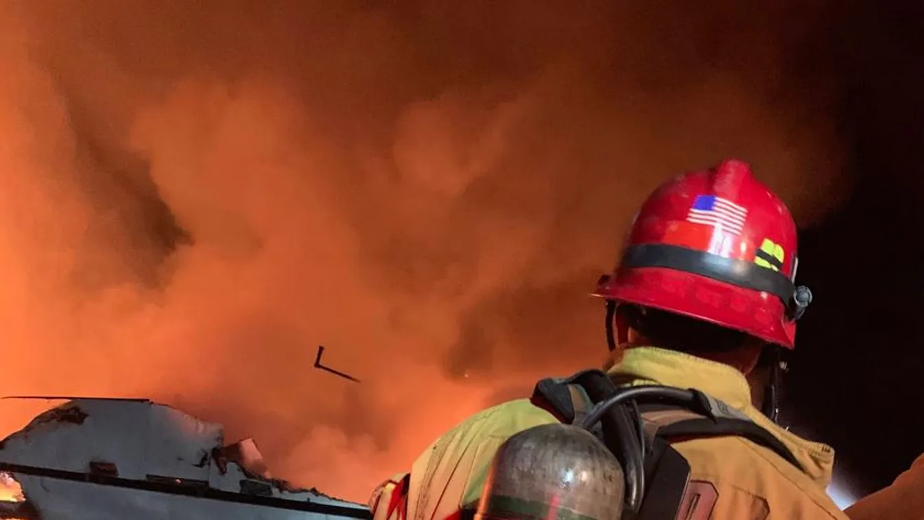 Most kaptuk: kigyulladt egy hajó, legalább 34 ember meghalt