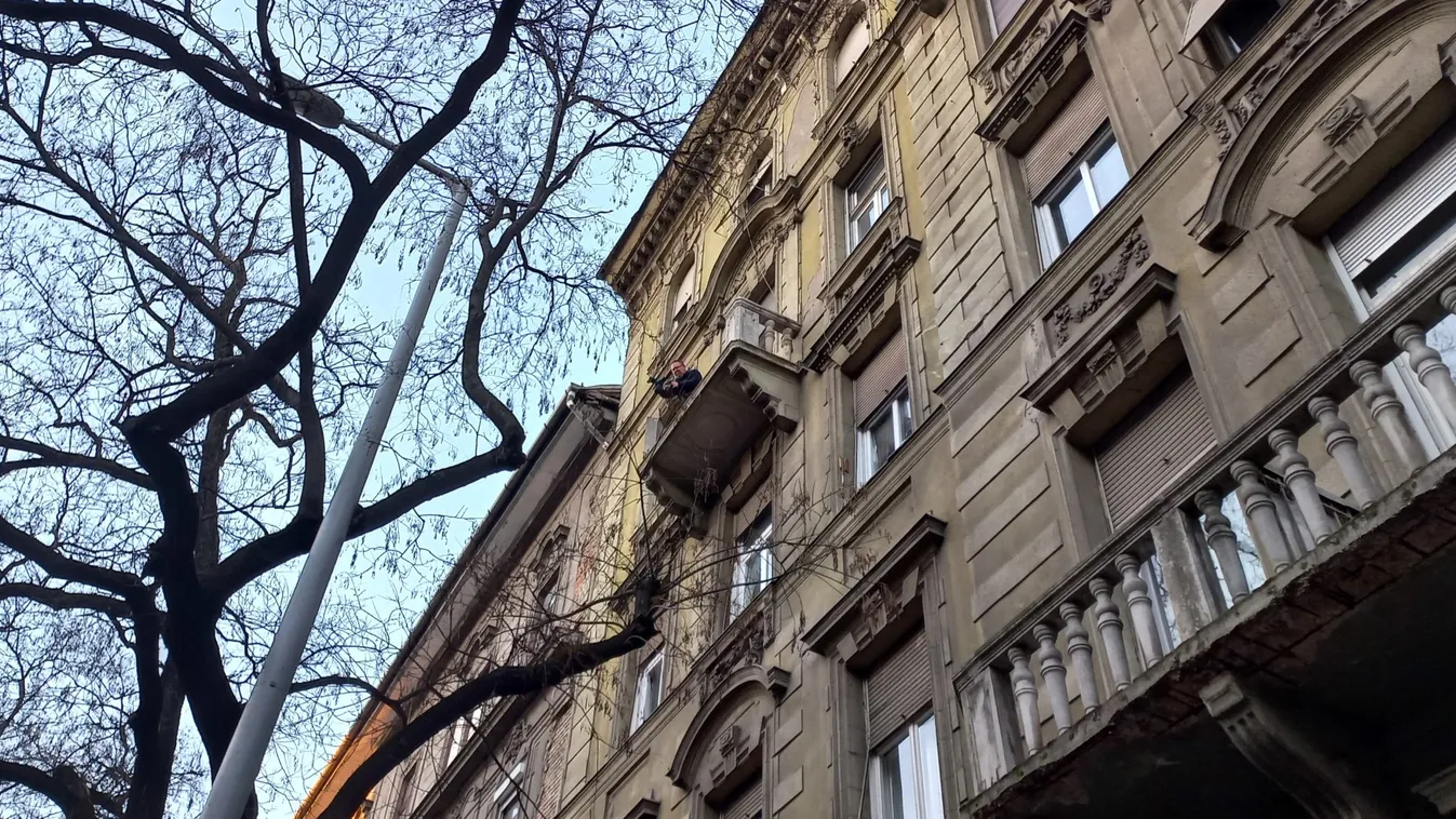 Sokkoló fotók a budapesti halálos erkélybalesetről