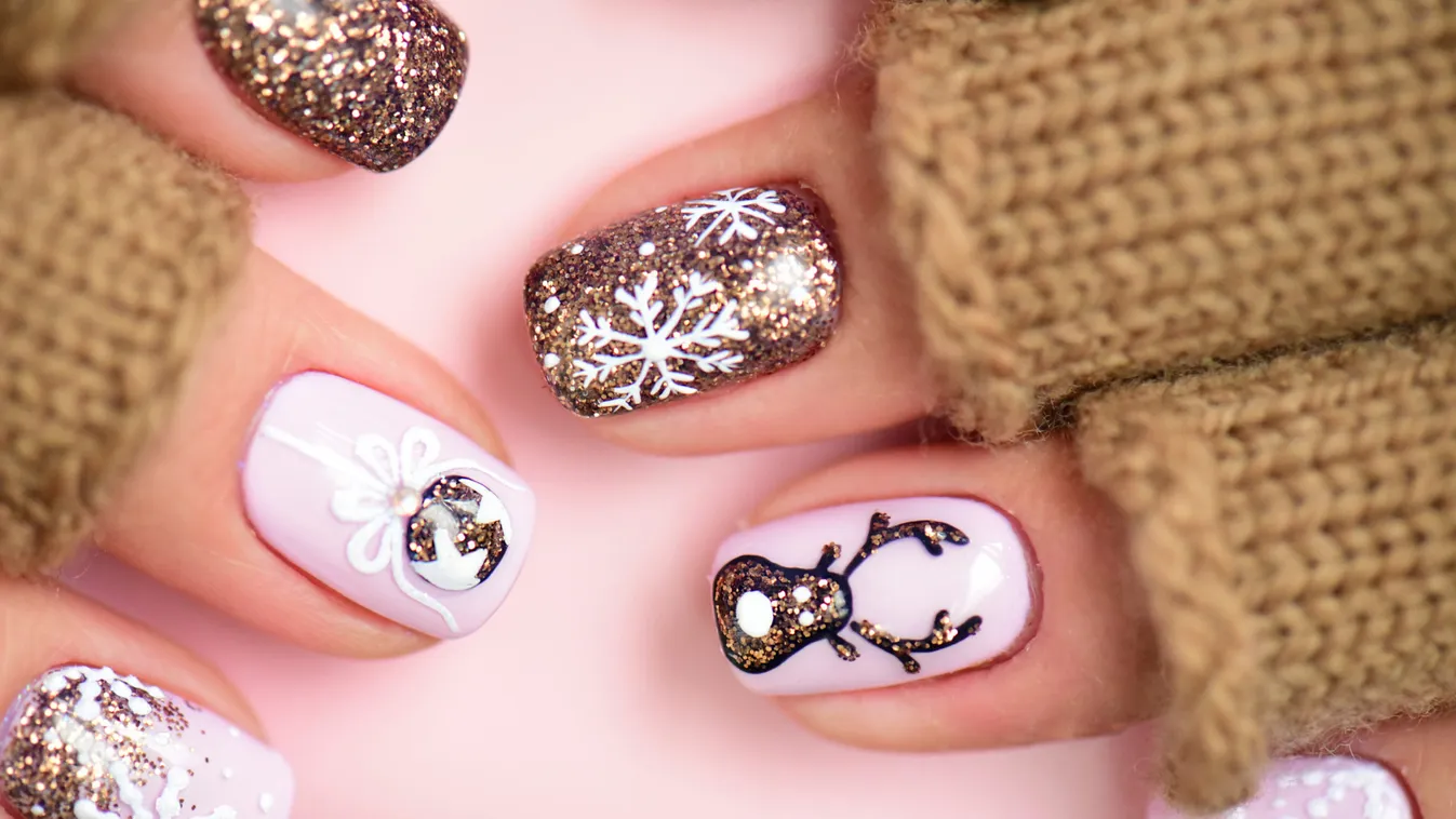 Close,Up,Christmas,Gel,Nails,Art,Winter,Manicure,Womans,Fashion