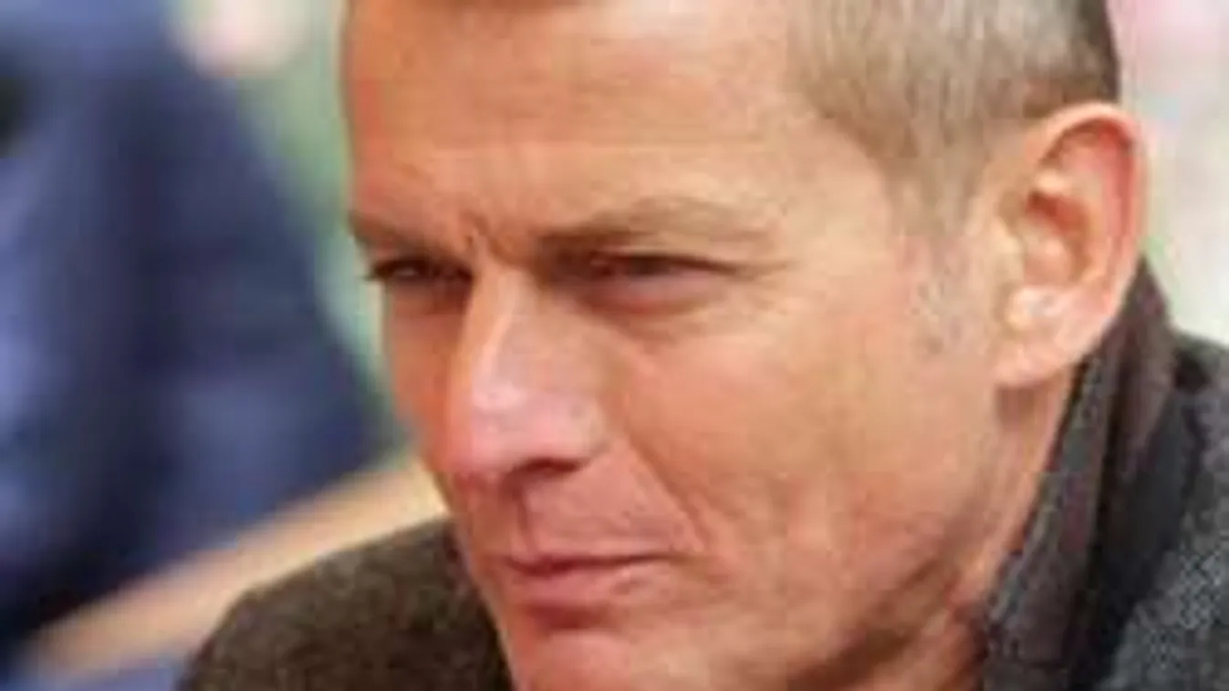 Egyedül van: Ezzel a fotóval kíván boldog karácsonyt Rékasi