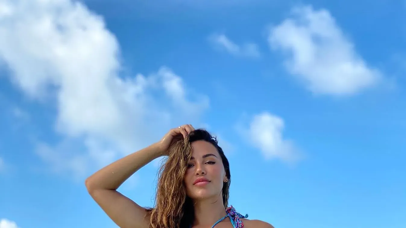 Teljesen pucér szelfi került ki a csajról az internetre