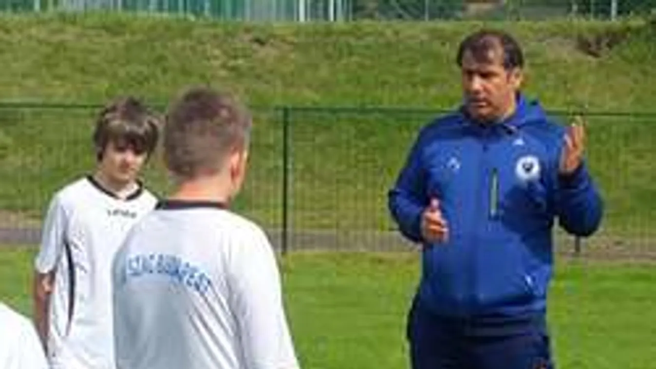 Így bulizik Kis Grófóra a magyar focilegenda-Videó