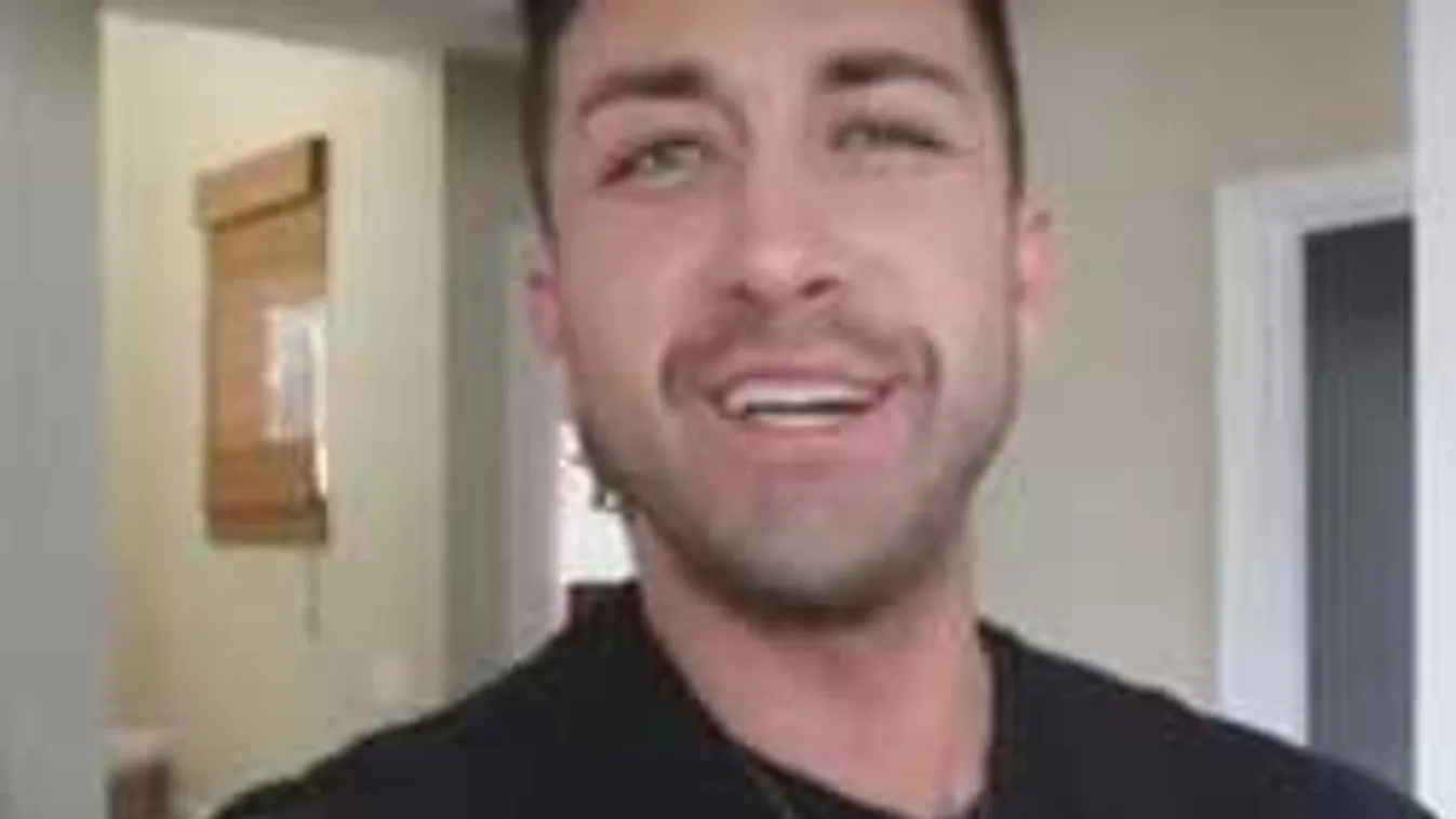 Kiverte a biztosítékot a netes celeb: perverz, amit testvérével művelt