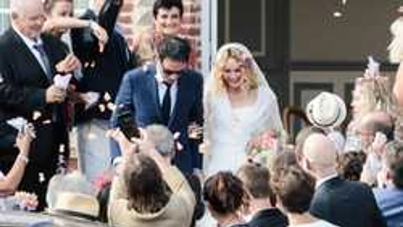 Lebukott a sztárpár, megjöttek az első fotók a titkos esküvőről