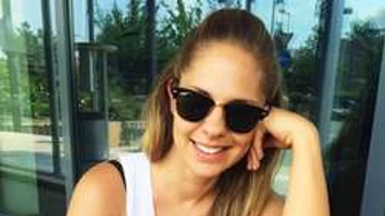 Köldökig kivágott ruhában bolondítja meg a férfiakat a szuperszexi Ada!