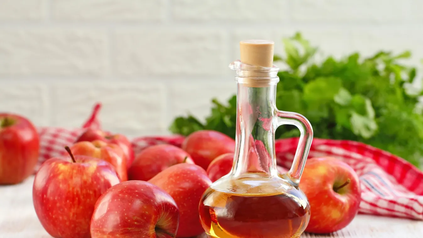 Apple,Vinegar.,Bottle,Of,Apple,Vinegar,On,Wooden,Background.,Healthy