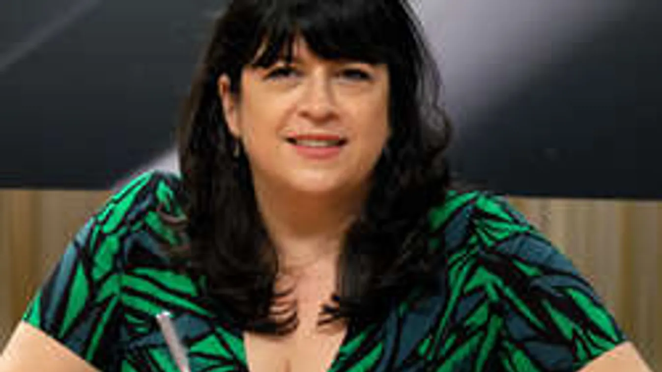 Megkapta méltó büntetését A szürke ötven árnyalata írónője