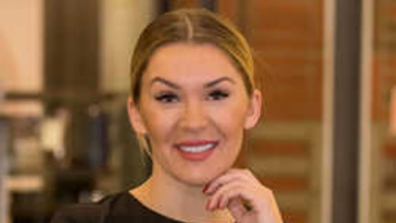 Ebbe belepirulsz: megmutatta hatalmas kebleit Hódi Pamela