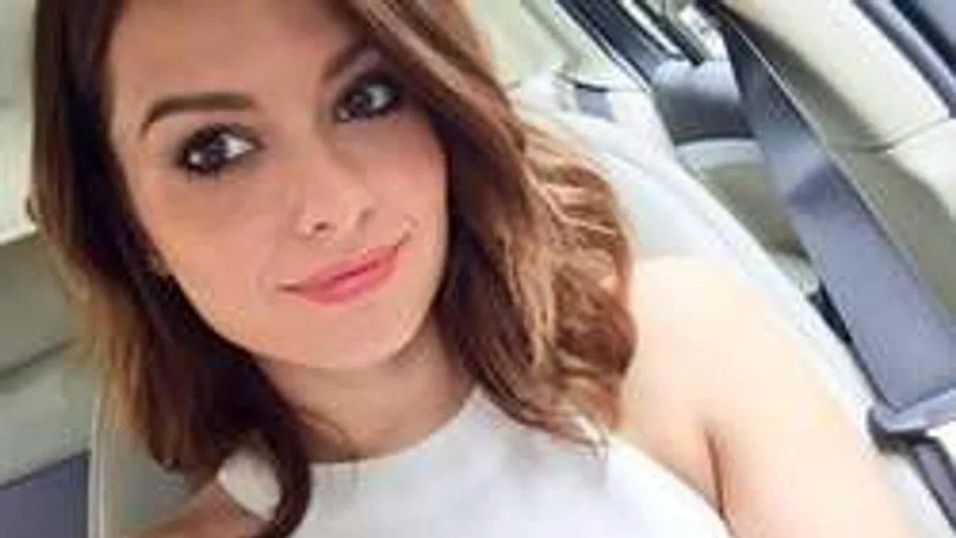 Így rázza szexi bikiniben magát Lola!