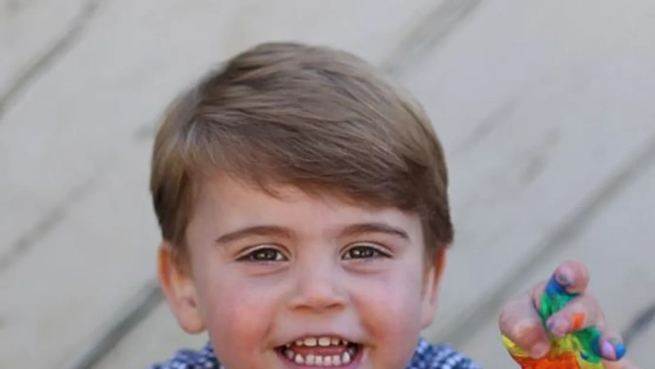 Kétéves lett Lajos herceg, elképesztően cuki friss képeket közölt róla a palota